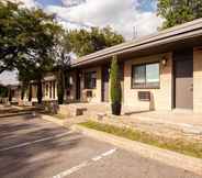 Exterior 2 Motel Newstar Laval