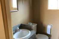 In-room Bathroom Capri Motel