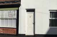 Exterior Modern Exeter City Cottage Howell Road