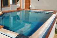 Swimming Pool Villa Contemporaine