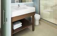 Toilet Kamar 6 Hyatt Place Flint / Grand Blanc