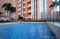 Kolam Renang MaxStays Max Home at The Venice Residences