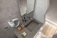 Toilet Kamar Sette Suites & Rooms