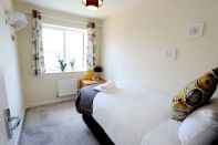 Bedroom Birmingham Airport/NEC Beauty Homebase