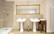 Toilet Kamar 3 Boutique Charme Apartments 14