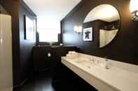In-room Bathroom Boutique Charme Apartments 5