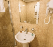 In-room Bathroom 4 Campus Alba at Castello Mare