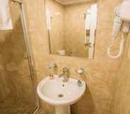 In-room Bathroom 4 Campus Alba at Castello Mare