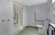 In-room Bathroom 6 Hampton Inn by Hilton Peterborough