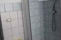 Phòng tắm bên trong Affittacamere La Traversa
