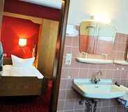 ห้องน้ำภายในห้อง 3 Hotel Restaurant Zum Goldenen Ochsen
