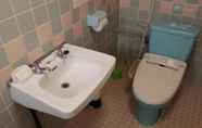 In-room Bathroom 7 Guesthouse Base Okinawa - Hostel