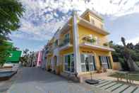 Exterior Burano Yellow Villa