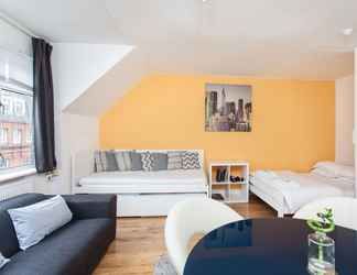 Kamar Tidur 2 Cosy High Floor Studio Greek Street Soho