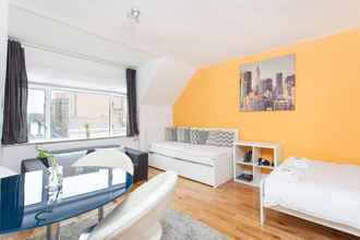 Kamar Tidur 4 Cosy High Floor Studio Greek Street Soho