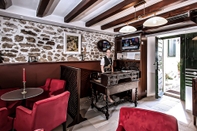 Bar, Cafe and Lounge Heritage Hotel Raznjevica Dvori