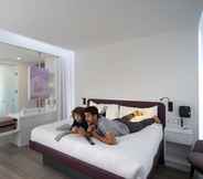 Bedroom 5 YOTEL Istanbul Airport LANDSIDE, City Entrance