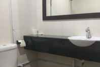 In-room Bathroom LP Hotel Tanjong Malim