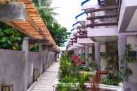 Bangunan Ferellee Beachfront Inn