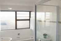 Toilet Kamar Jeffreys Bay Luxury Apartments