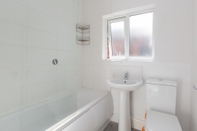 In-room Bathroom Townhouse @ 27 Electricity St Crewe