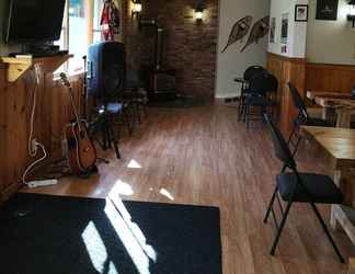 Lobby 2 Crabbe Mountain Inn