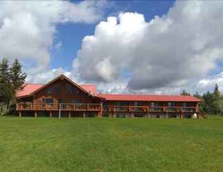 Exterior 2 Cariboo Log Guest House