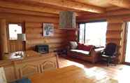 Common Space 5 Cariboo Log Guest House