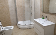 In-room Bathroom 6 Bakuvi Tourist Apartment B038