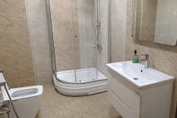 In-room Bathroom Bakuvi Tourist Apartment B038