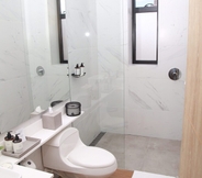 In-room Bathroom 3 Cassa Luxury Homes – Hotel Boutique