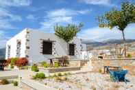 Exterior Traditional Apartments Madares