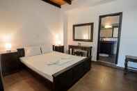 ห้องนอน Traditional Apartments Madares