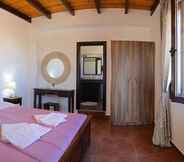 Kamar Tidur 5 Traditional Apartments Madares