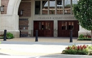 Bên ngoài 4 The Charles F. Knight Center