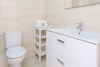 In-room Bathroom Oasis Be my Guest Castelldefels