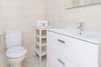 In-room Bathroom Oasis Be my Guest Castelldefels