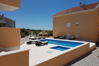 Swimming Pool Apartments Orange