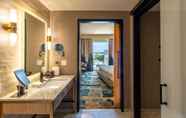 Toilet Kamar 7 The Otis Hotel Austin, Autograph Collection