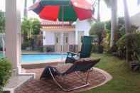 Swimming Pool Sir Nico Guesthouse and Resort