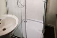 In-room Bathroom Exchequer Grange - Hostel