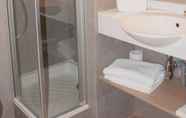 Toilet Kamar 6 Kyriad Montpellier Saint Jean De Vedas