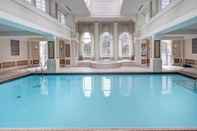 Swimming Pool Meridian Luxury Condos