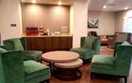 Lobi 3 Best Western Plus Wayland Hotel