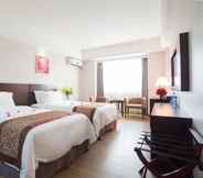 Bedroom 2 Zhuhai Aqueen Hotel