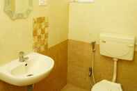 In-room Bathroom Illas Domain Orange Apartment
