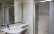 In-room Bathroom 2 Classic 3BR At Braga City Walk Apartment