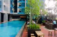 Kolam Renang Cozy Studio Tamansari The Hive Apartment