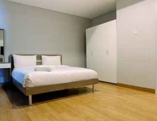 Kamar Tidur 2 Homey Studio Room at Capitol Suites