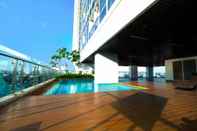 Kolam Renang Simply Modern Studio Menteng Park Apartment